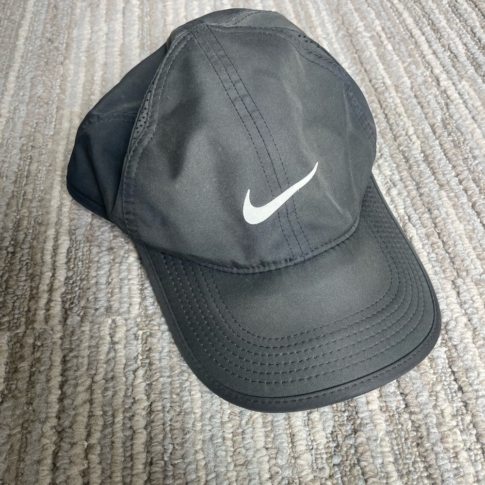 Nike Featherlight Dri-FIT Black Cap